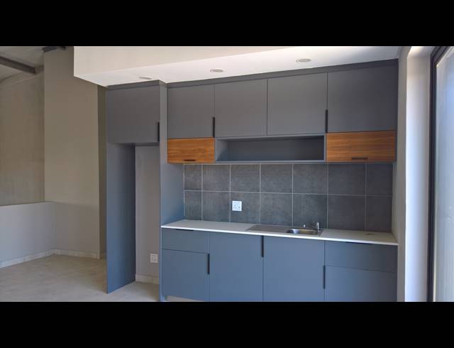 131M² STORAGE UNIT FOR SALE IN MOREHILL